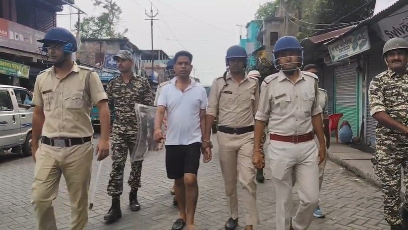 Police Paraded 'Pushpa' in Half Pants - TMC candidate Jahangir Khan, who called himself 'Pushpa', was paraded by police in half pants in West Bengal.