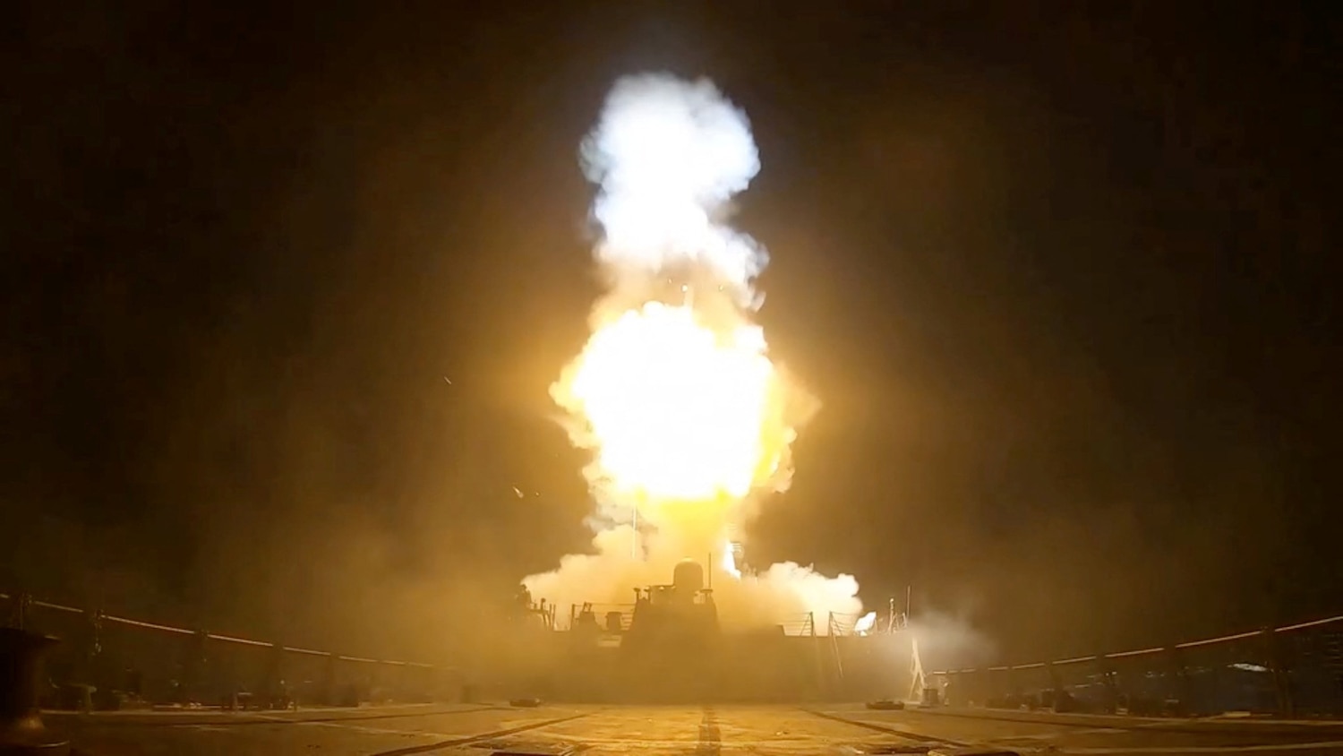 Tension Escalates from Iran to Oman: US and Iran Engage in Major Military Strikes