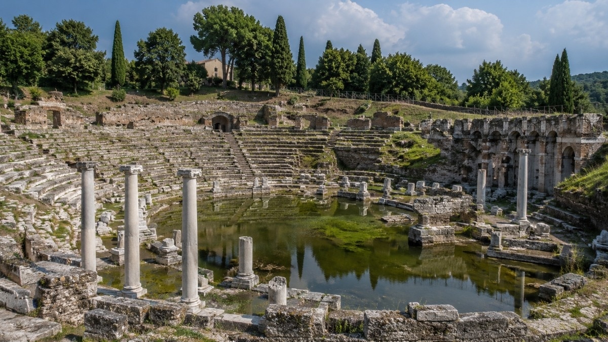 Man Creates 'Thousands-of-Years-Old' Fake Roman Amphitheatre Out of Paper-Mâché and Fiberglass in Italy