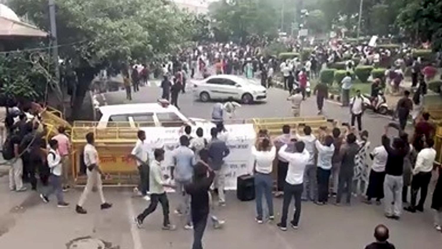 Exclusive CCTV Footage Reveals Security Breach During Parliament March: Protesters Reached Within 100 Meters