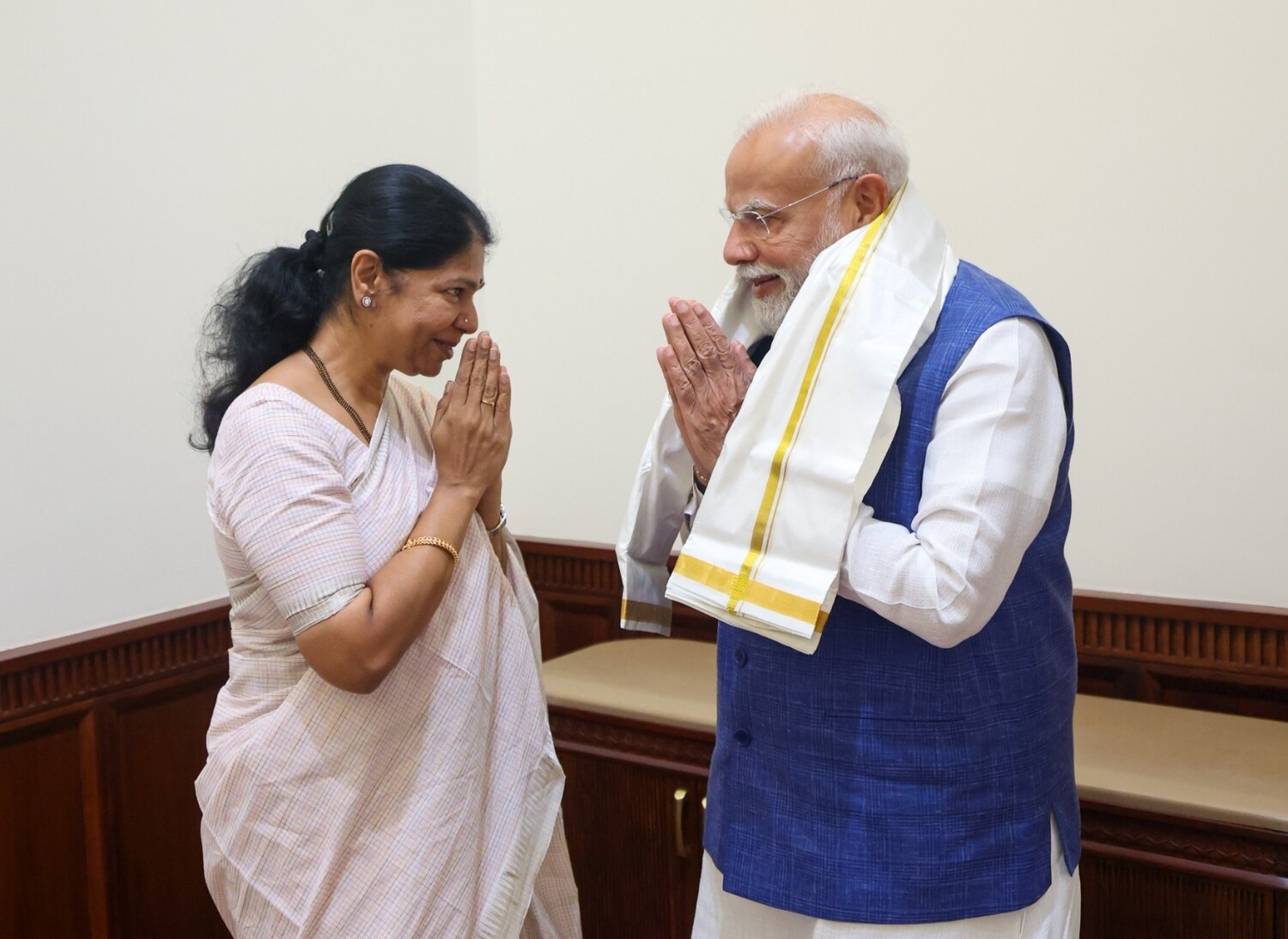 DMK MP Kanimozhi Attends Speaker's Tea Party Amid Opposition Boycott: Political Implications Unfolded