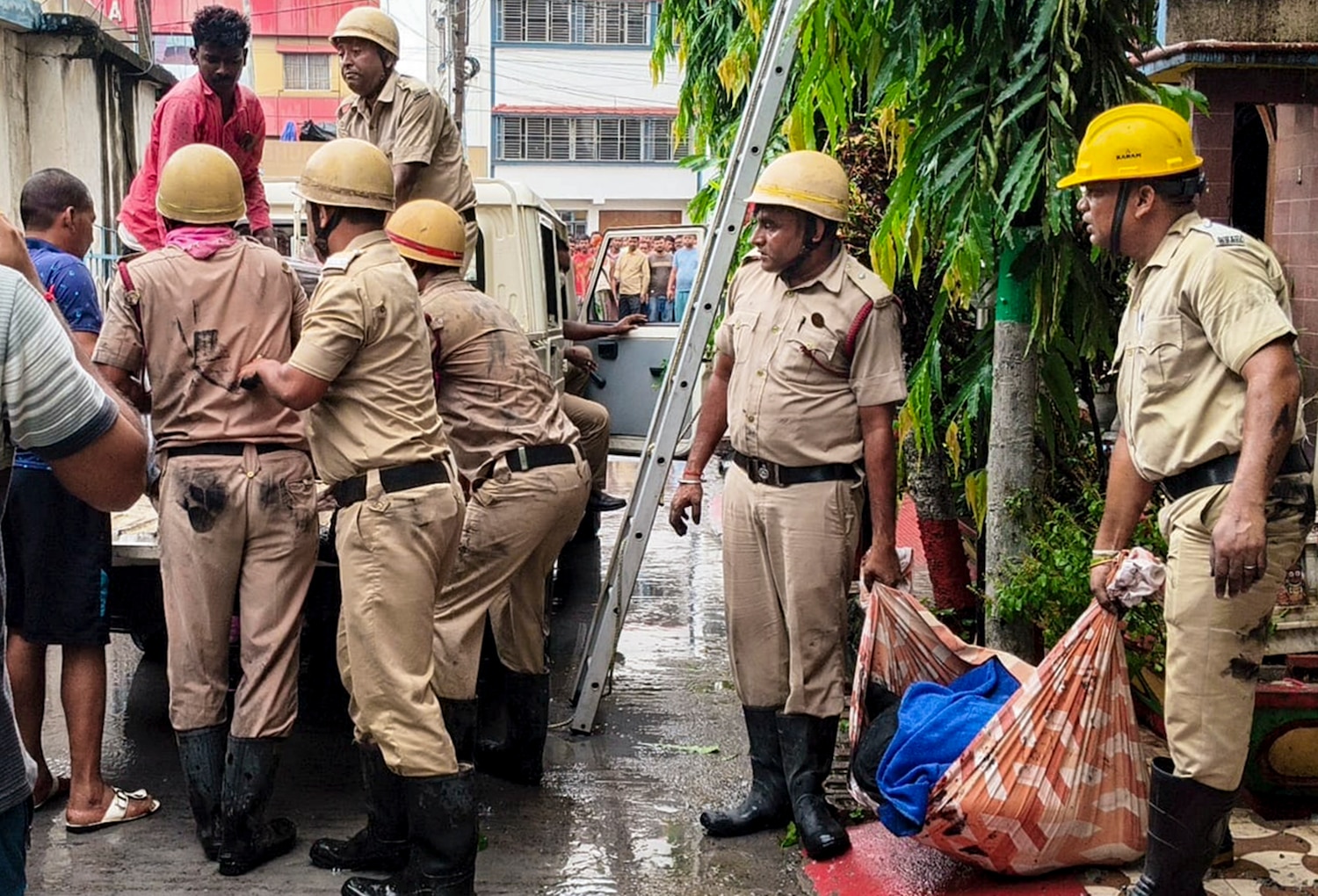 Bengal: Massive Fire Breaks Out in Birbhum Hotel, 8 Dead