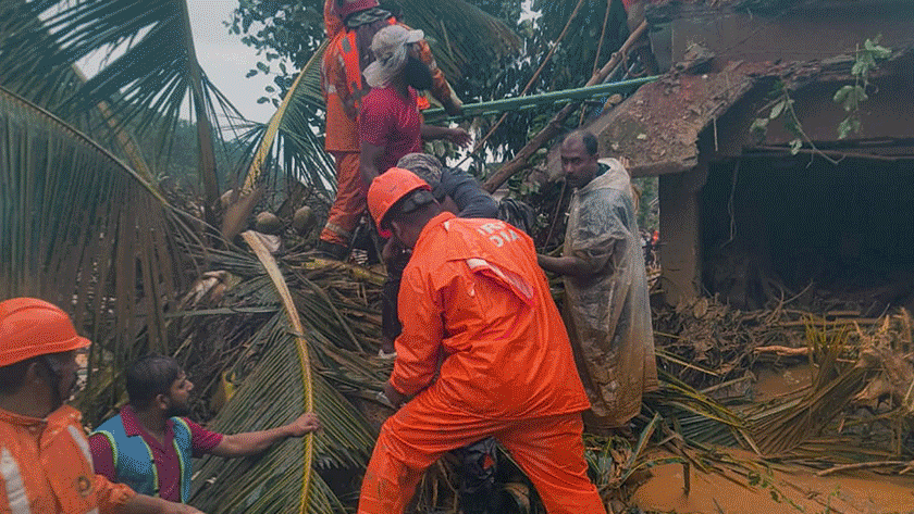 Kerala Wayanad Landslide: Several dead in Wayanad hundreds trapped Army  deployed - India Today