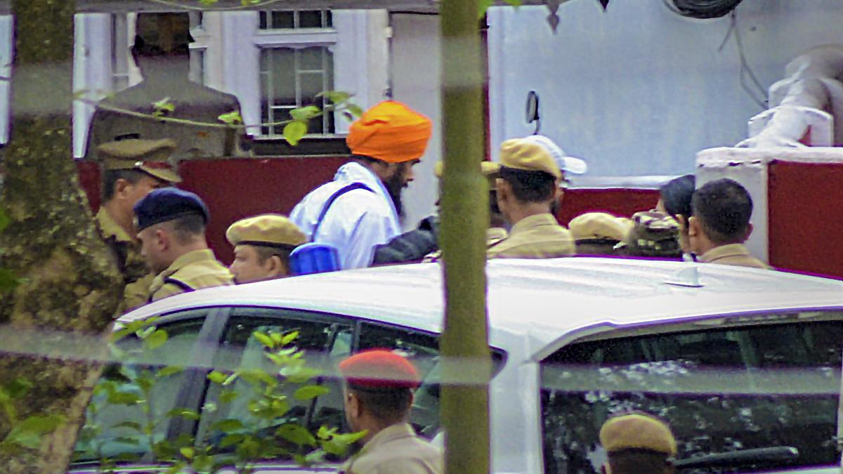 खालिस्तान समर्थक अमृतपाल सिंह गिरफ्तार, 36 दिन बाद पुलिस ने मोगा के गुरुद्वारा से दबोचा Khalistan supporter Amritpal Singh arrested, after 36 days police nabbed him from Gurdwara in Moga