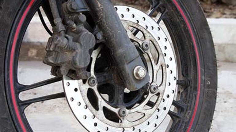 Riding in the rains: Tips, tricks and techniques - AUTO SPECIAL News