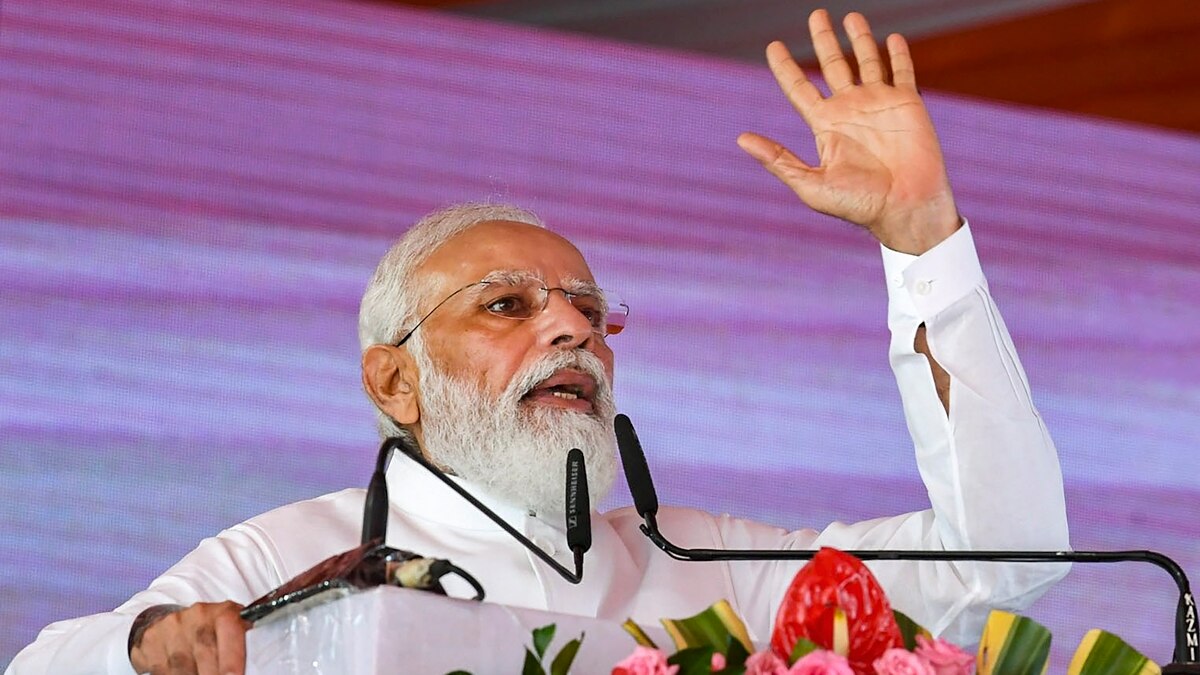 Prime Minister Narendra Modi in a white bandhgala addressing an event
