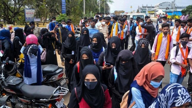 Karnataka hijab row LIVE Updates | Puducherry school denies student permission to wear hijab in class - Vimarsana News