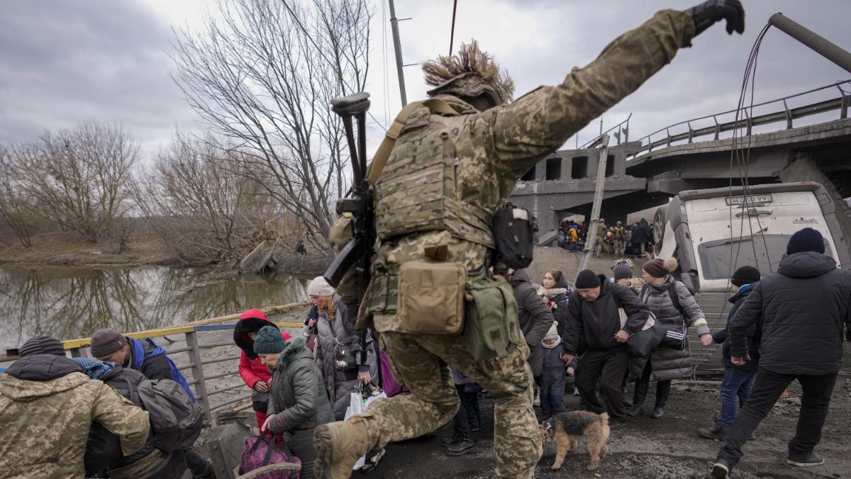 People cross the Irpin river on an improvised path under a bridge that was destroyed by a Russian airstrike. (Photo: AP)
