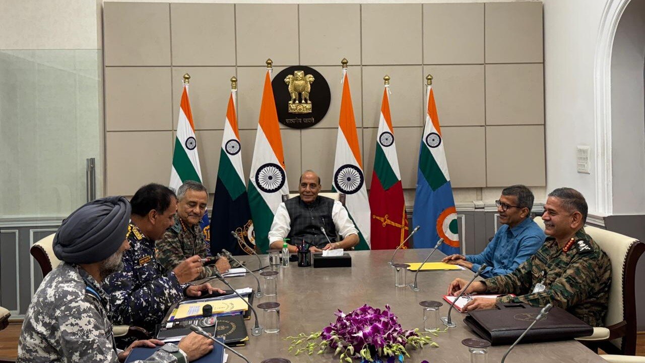 Operation Sindoor Live Updates: Rajnath Singh meets tri-service chiefs amid escalating tensions with Pak  www.indiatoday.in