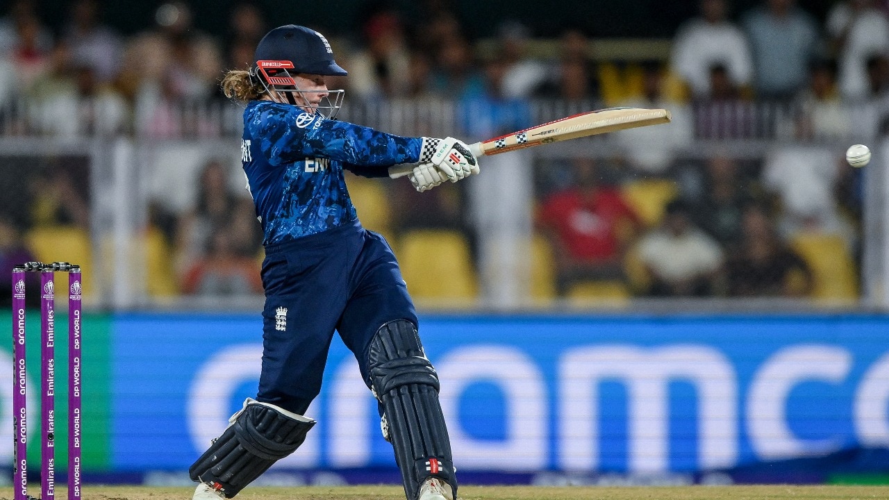 ENG vs SL Live Score, Women's World Cup: England lose Amy Jones early, Beaumont steady