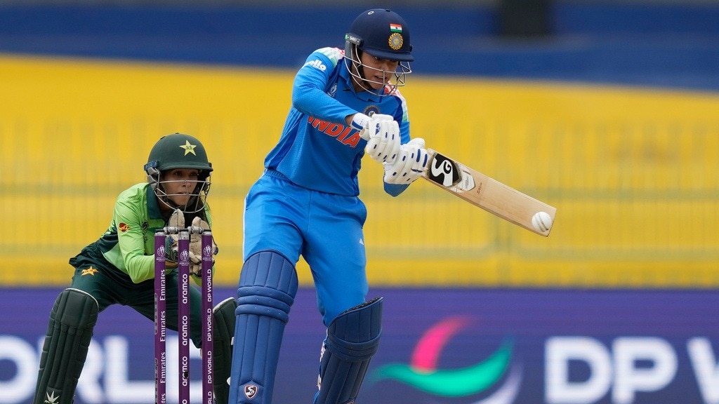 India vs Pakistan Live Score, Women's World Cup: India (48/1 in 8.5 ov), Fatima Sana gets Smriti Mandhana