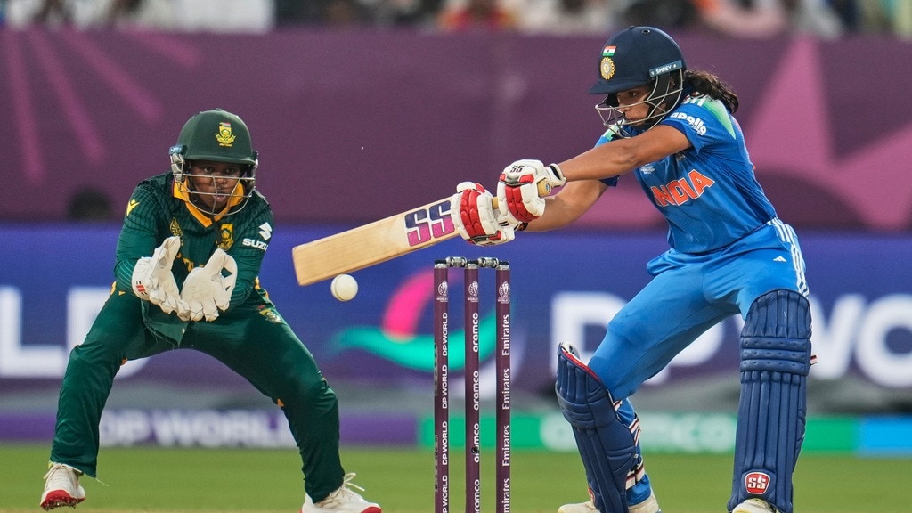IND vs SA live score, Women's World Cup: India (100/5 in 24.2 ovs), Harman falis as India lose quick wickets