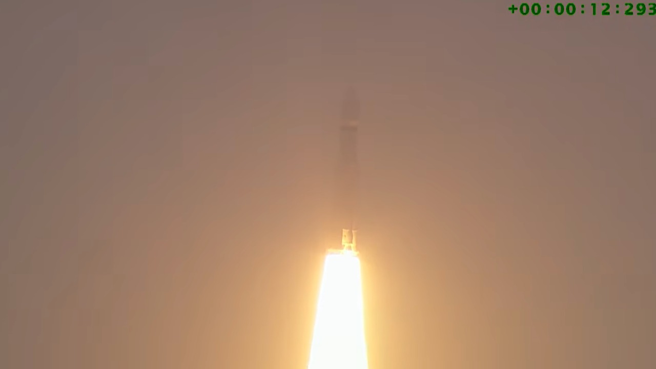 LIVE: Isro's Bahubali LVM3 rocket lifts off with heaviest CMS-03 satellite