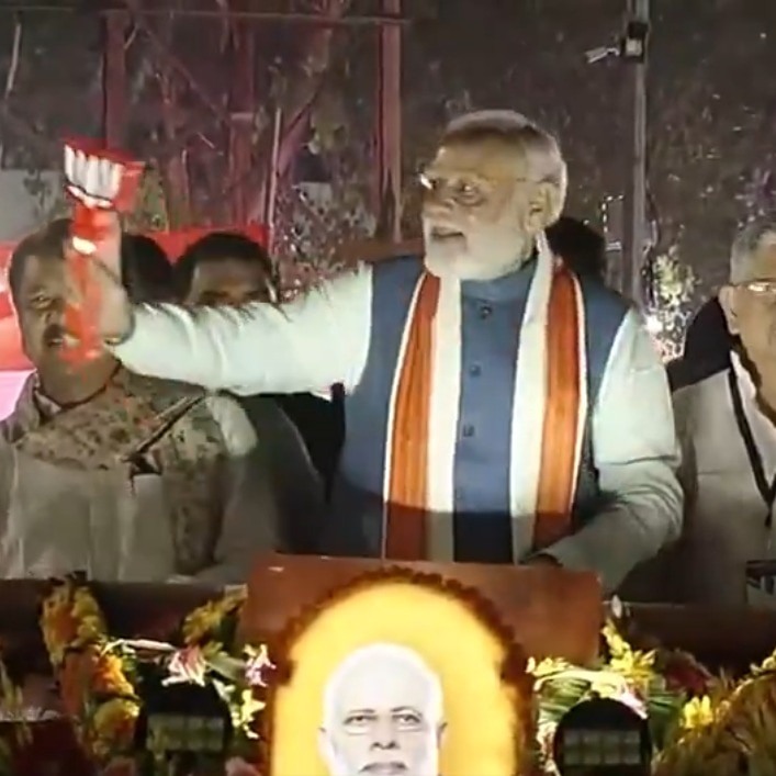 PM Modi holding roadshow in Bihar's Patna. 