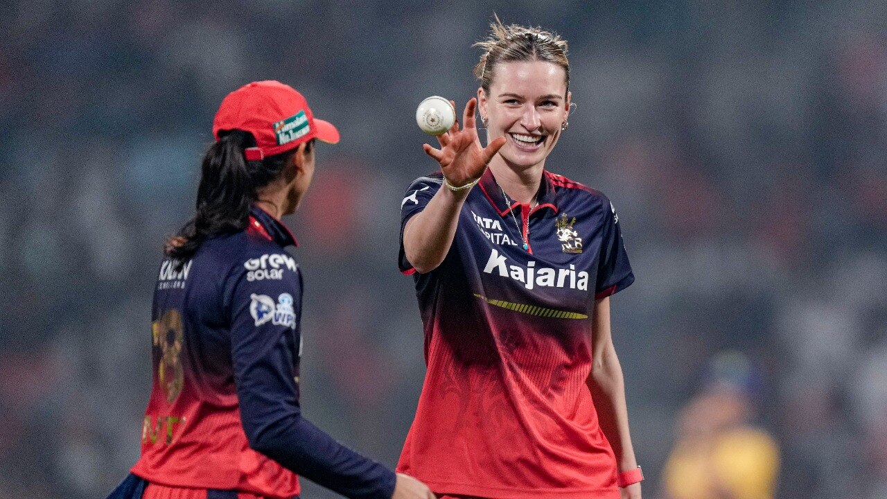 RCB vs MI LIVE Score, WPL 2026: Lauren Bell removes S Sajana cheaply