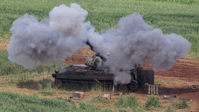 An Israeli artillery unit fires towards Lebanon, amid escalating hostilities between Israel and Hezbollah. (Photo: Reuters)