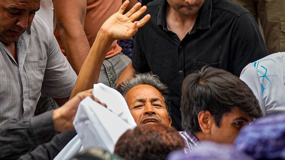 Jantar Mantar Protest Live: Two doctors, as many paramedics assigned for Wangchuk's care at Safdarjung Hospital
