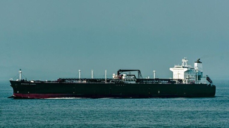 Gulf shipping traffic plunges after Houthis claim missile attacks on Saudi oil tankers; only two vessels transit Strait of Hormuz, one crosses Bab el-Mandeb