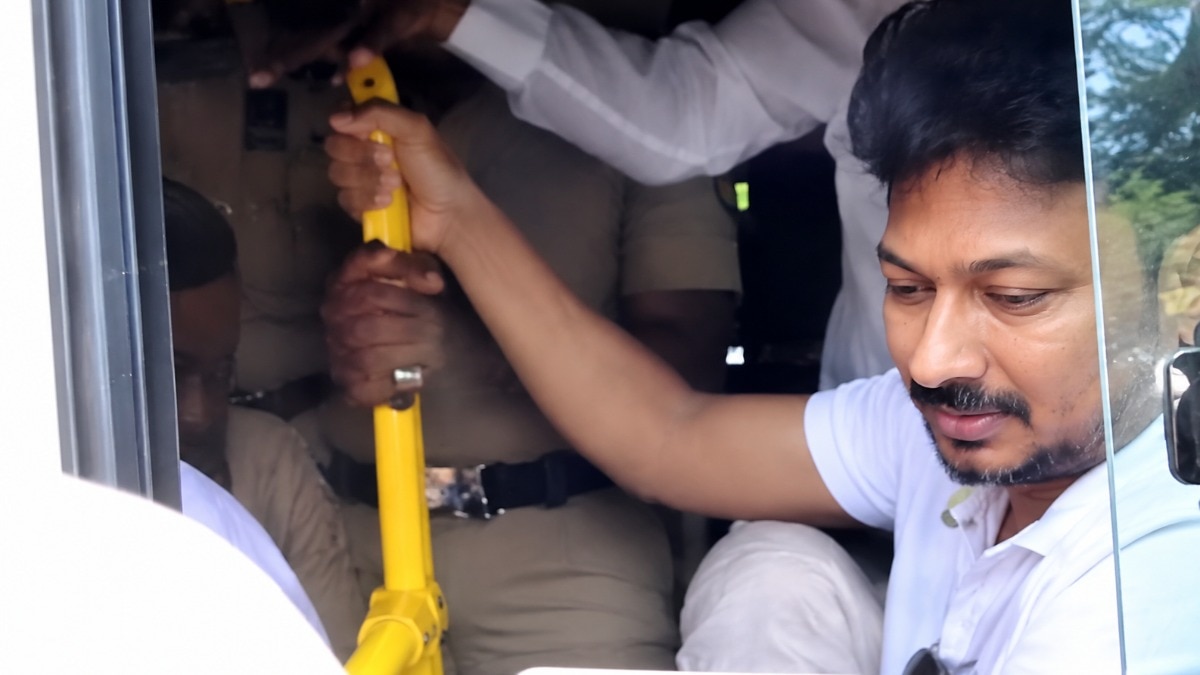 లైవ్: 'త్రిషా' వ్యాఖ్యపై గిరాఫీకి గురైన స్టాలిన్ జూనియర్, విజయను తప్ప ఇతర ఎవ్వరినైనా పేరు పెట్టానా?