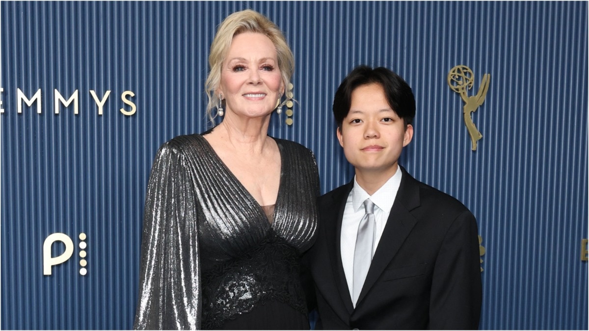 Live: Jean Smart creates history with 5th Emmy win for Hacks