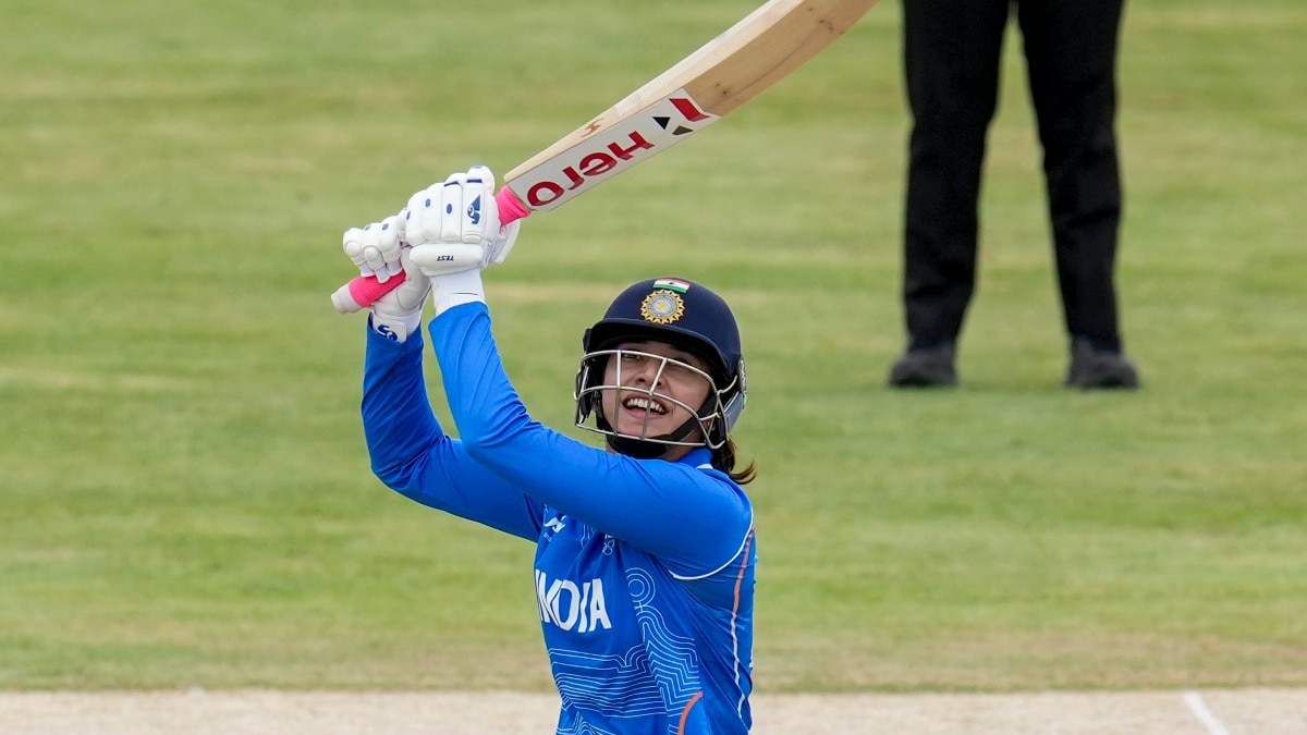 India choose to bat first after winning toss in gold-medal match against Sri Lanka