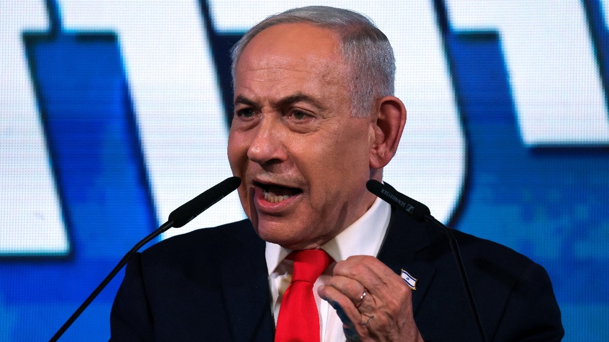 Live: Netanyahu's bloc still ahead on 54 seats, lead for rival alliance rises to 49