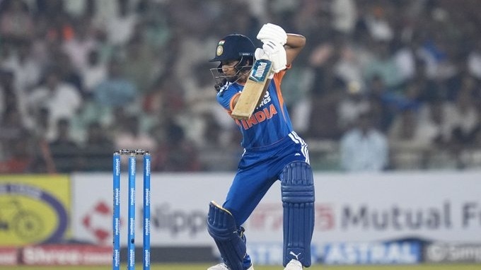 1st WT20I Live Score: Deepti, Niki help India survive Zimbabwe scare in Raipur
