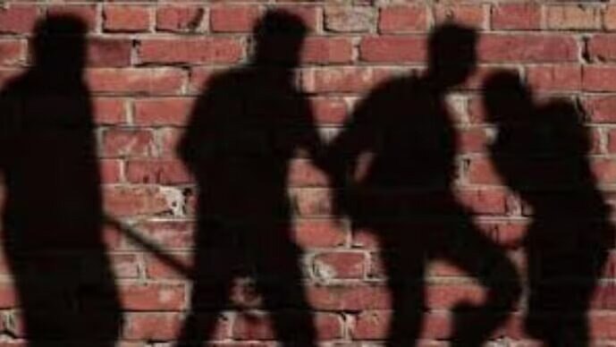 4 Dalits hung upside down, beaten on theft suspicion in Maharashtra, 5 booked - Vimarsana News