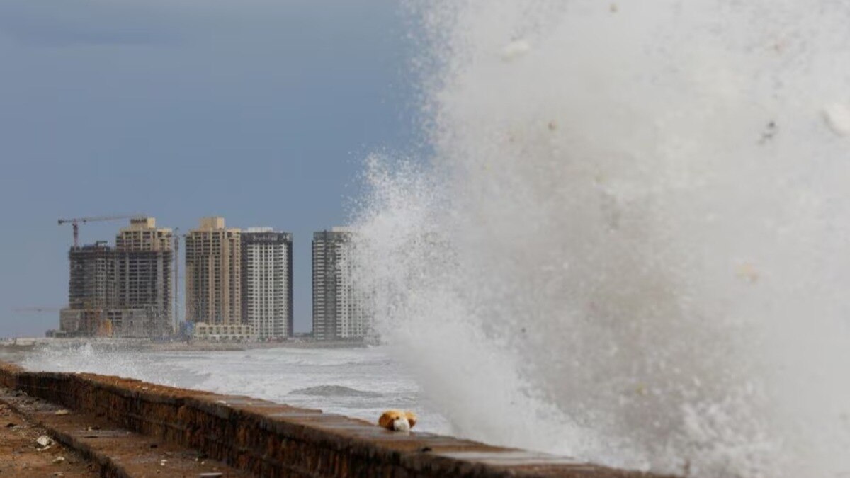 Typhoon Saola: China sounds highest warning as storm barrels towards Hong Kong - India Today