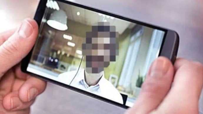 Indian-American engineer fired for talking with dying relative in Hindi -  India Today