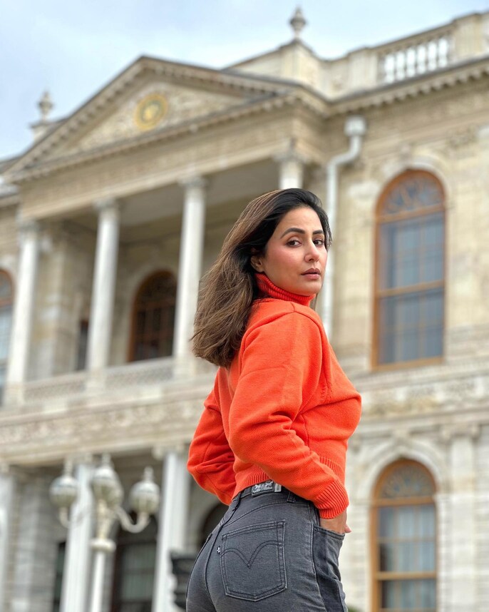 hina khan winter dress Hina Khan takes over Turkey in comfy-chic winter outfits. All pics
