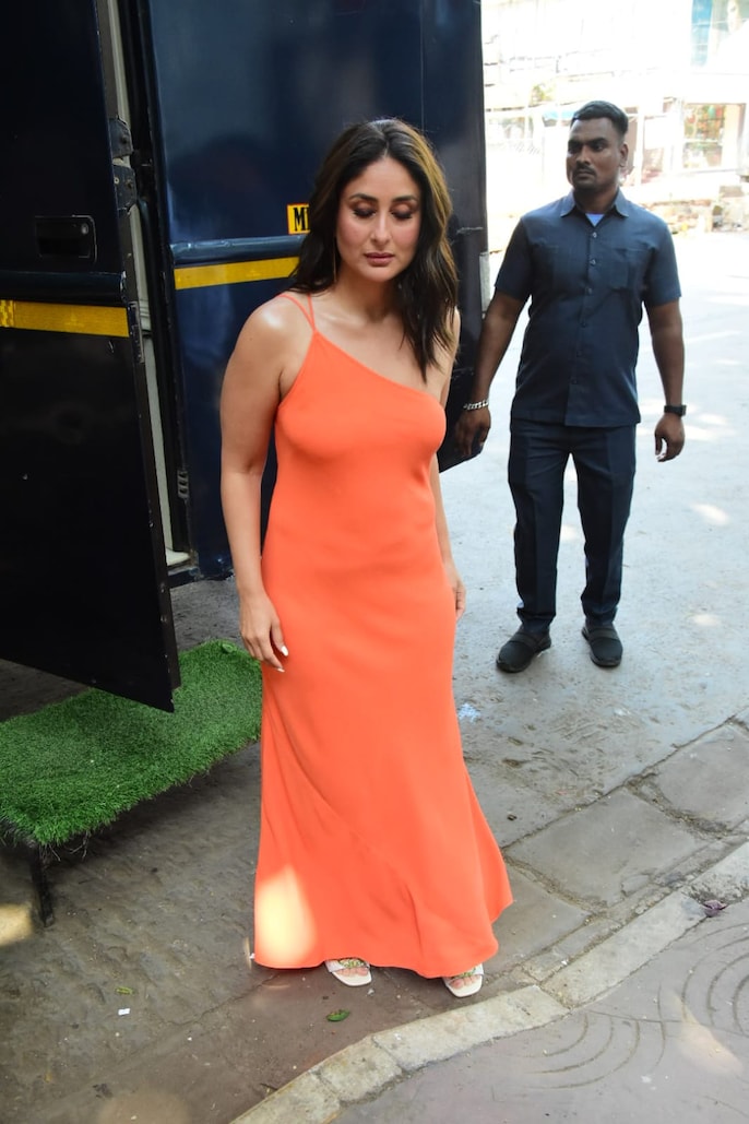 kareena kapoor in orange dress Kareena Kapoor In Orange NJ High-Slit Gown