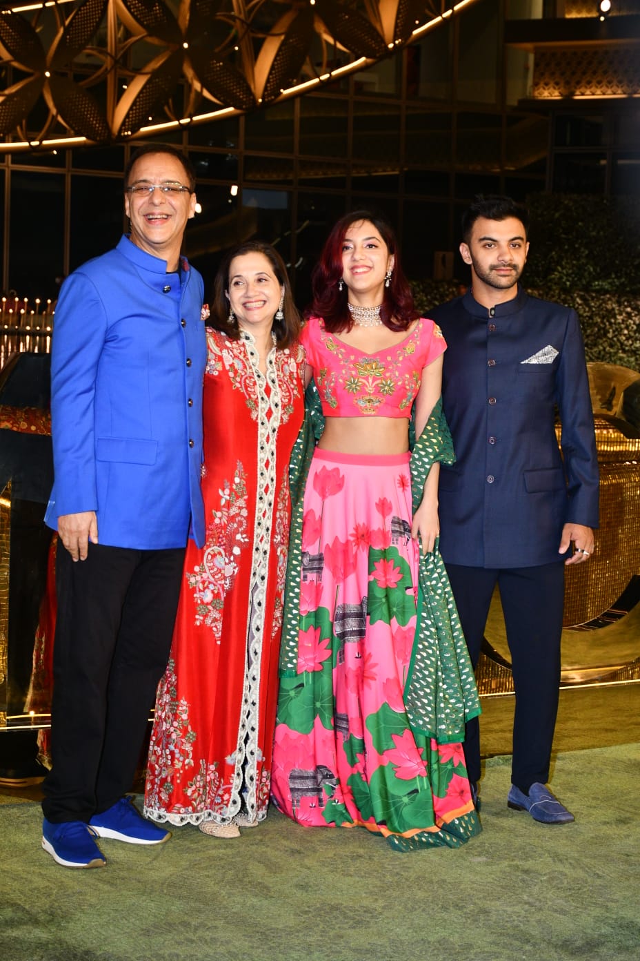 Vidhu Vinod Chopra with his family