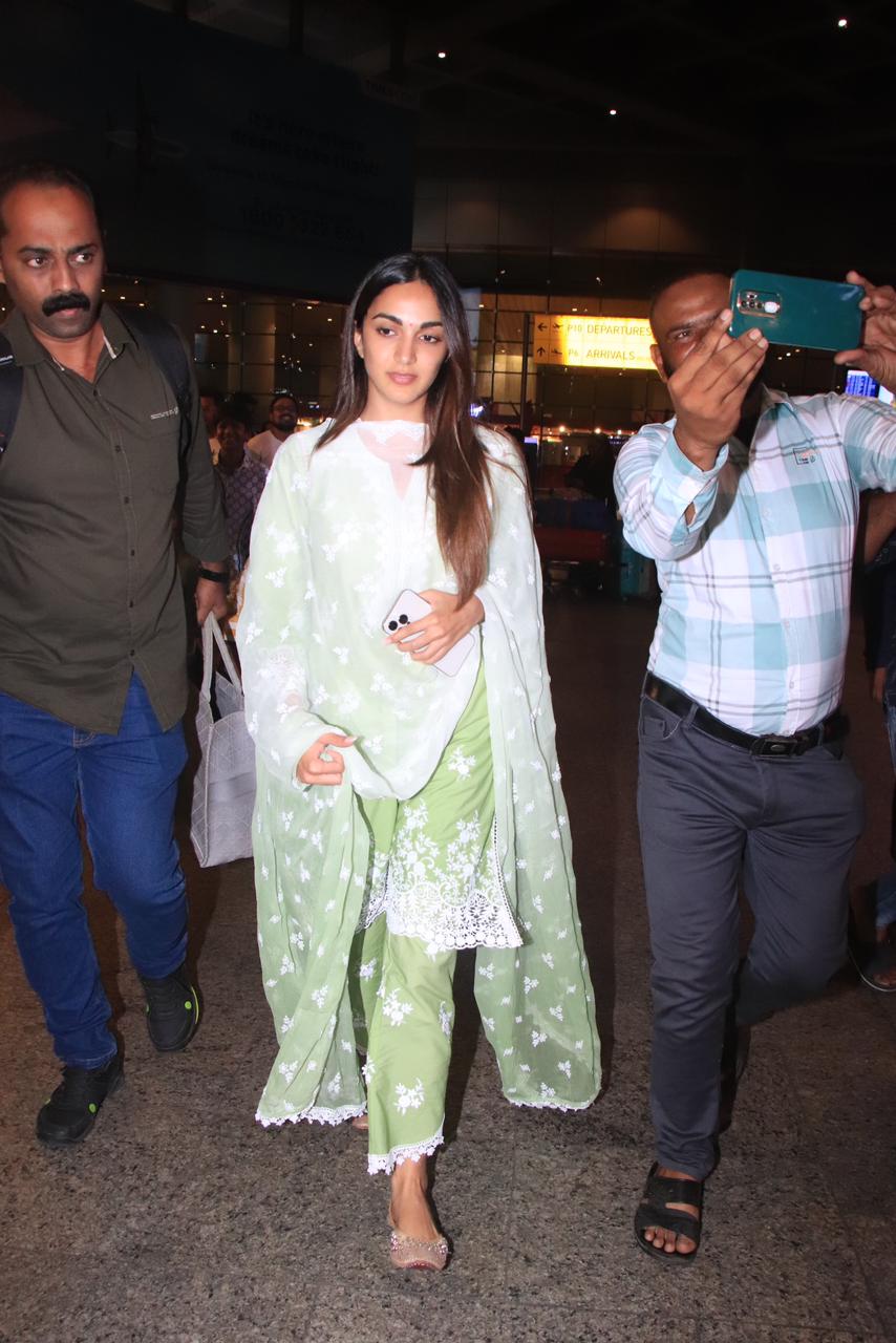 Kiara Advani emanates a boho chic vibe in mint green bralette and bandhini  print pants for Bhool Bhulaiyaa 2 promotions in Ahmedabad 2 : Bollywood  News - Bollywood Hungama