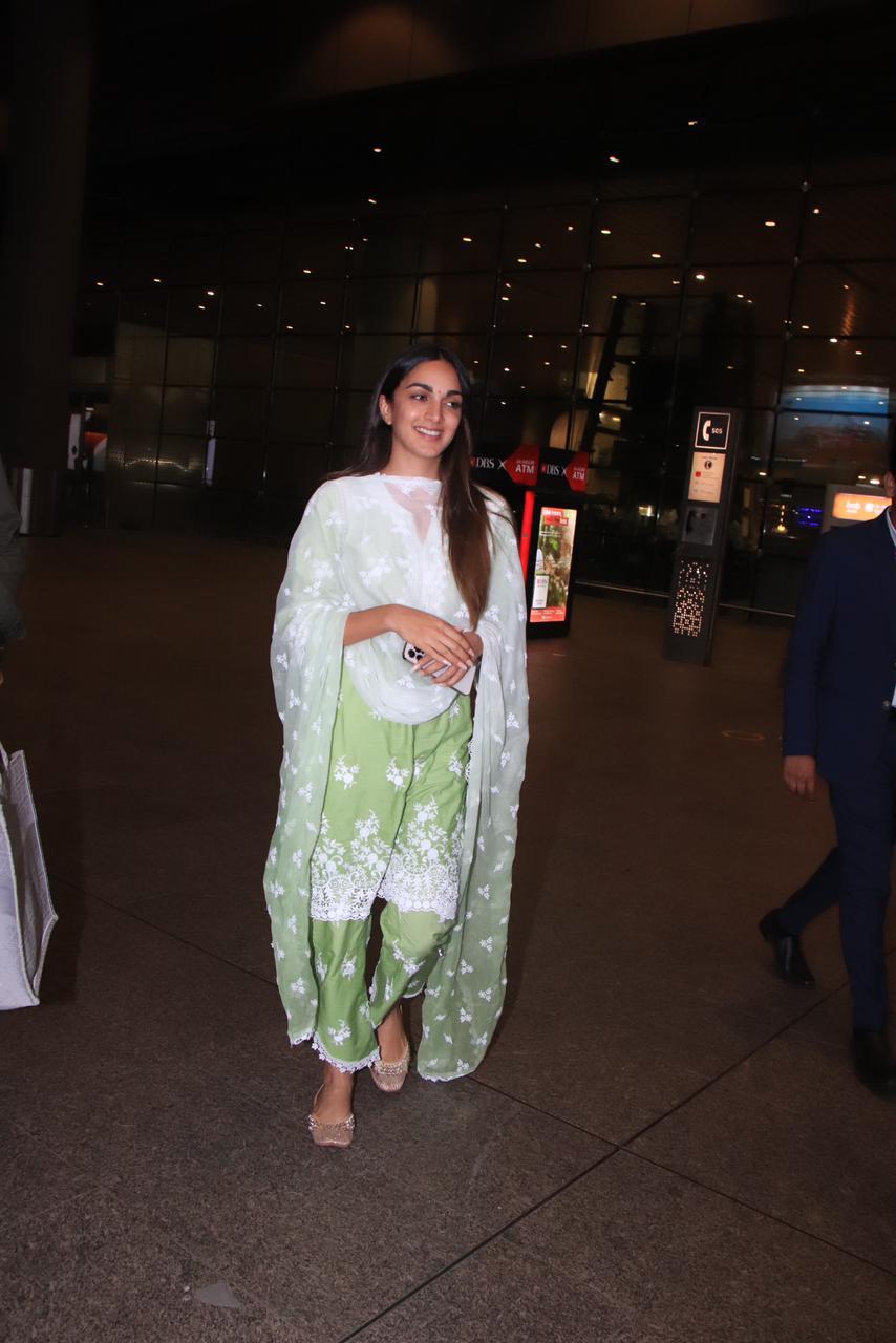 Kiara Advani emanates a boho chic vibe in mint green bralette and bandhini  print pants for Bhool Bhulaiyaa 2 promotions in Ahmedabad 2 : Bollywood  News - Bollywood Hungama