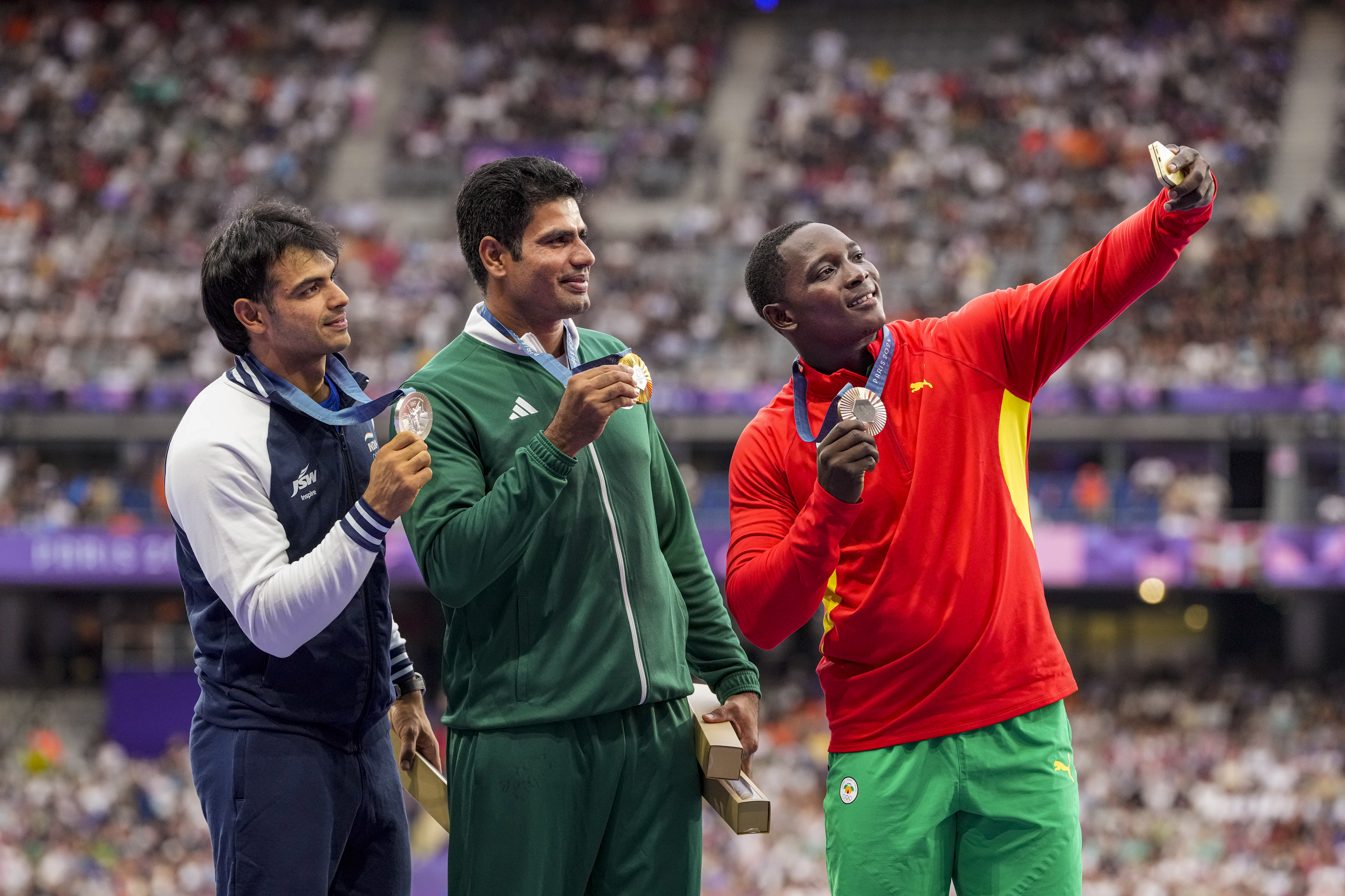 Neeraj Chopra, Arshad Nadeem and Anderson's Peters special selfie at Paris  medal ceremony - India Today