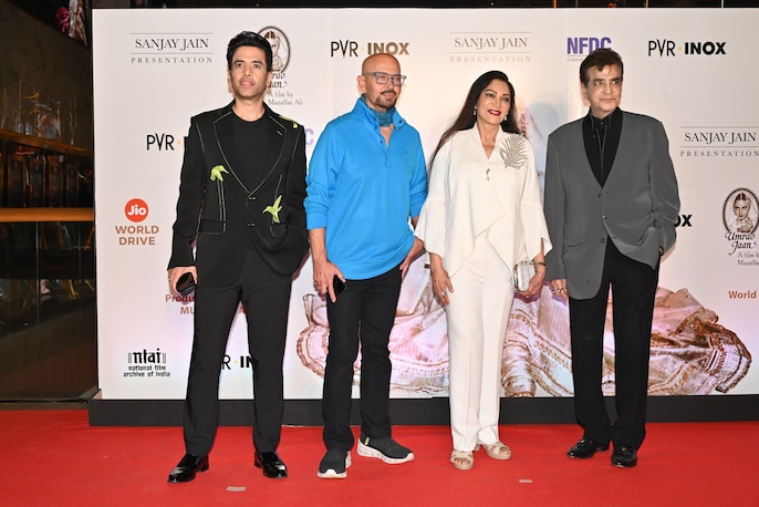 Roshans_and_jetendra_tusshar_kapoor.jpeg Roshans_and_jetendra_tusshar_kapoor.jpeg