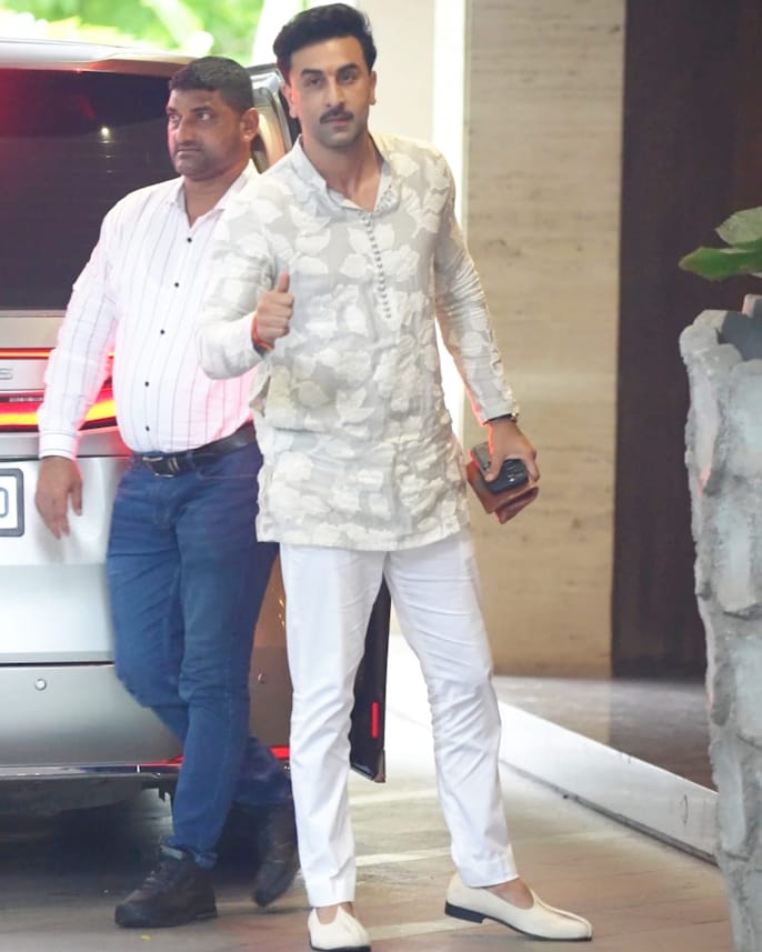 Ranbir Kapoor, KJo, Mrunal Thakur and celebs at Rakul-Jackky's Ganpati celebrations