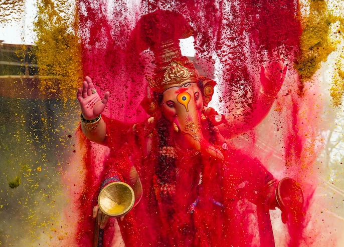 Ganesh Visarjan 2025: Devotees bid farewell to Bappa with grandeur Ganesh Visarjan 2025: Devotees bid farewell to Bappa with grandeur