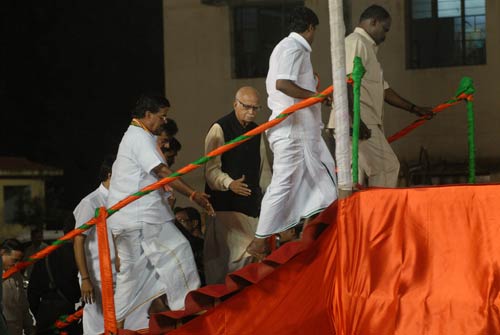 Advani campaigns for allies in Chennai