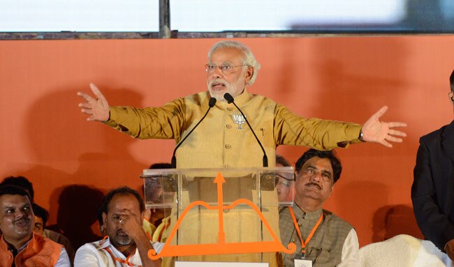 Modi addresses a rally in Mumbai, says Congress ganging up against him