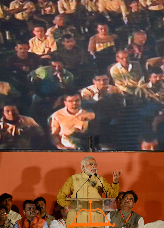 Modi addresses a rally in Mumbai, says Congress ganging up against him