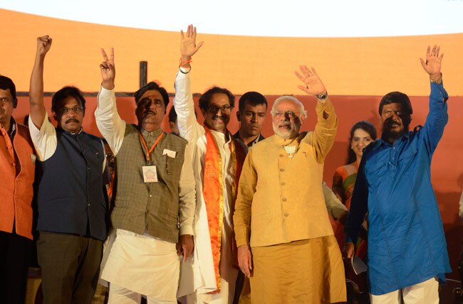 Modi addresses a rally in Mumbai, says Congress ganging up against him