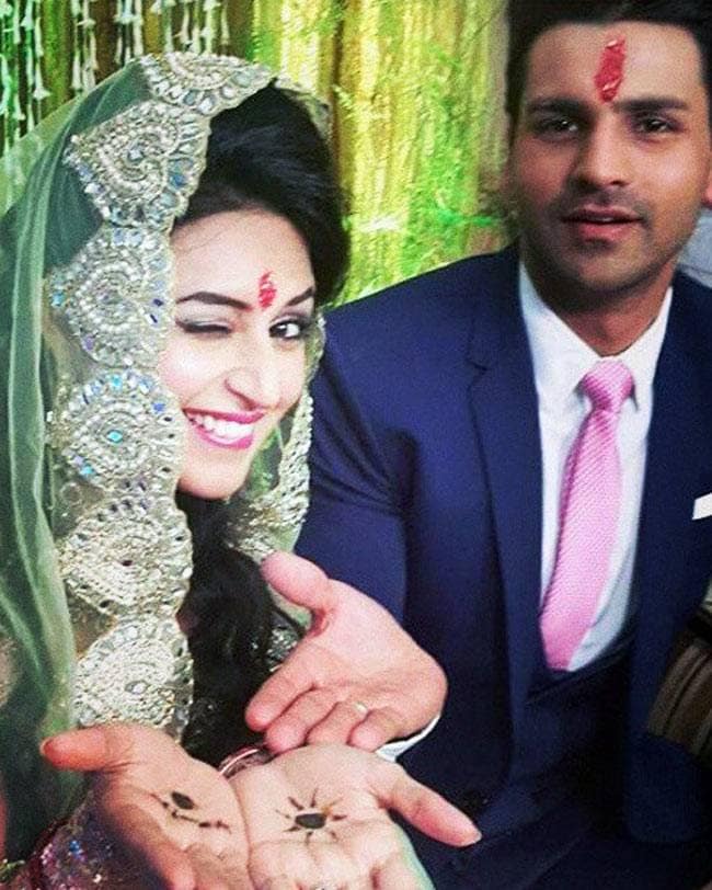 divyanka tripathi engagement dress Divyanka Tripathi shares engagement pictures | Entertainment Gallery News