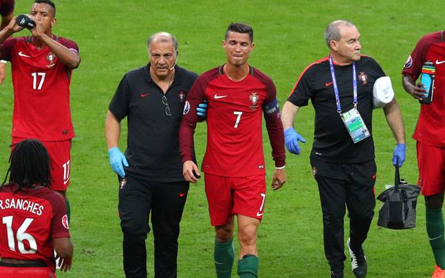 Euro 2016: Knee injury brings a tragic end to Cristiano Ronaldo's Euro final