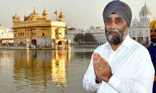 In Pictures: Canadian Defence Minister Harjit Singh Sajjan pays obeisance at Golden Temple