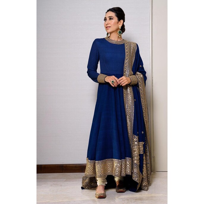 karishma kapoor blue dress Karishma Kapoor Looks Like a Shiny Disco Ball in Fully-Beaded Fringe Gown- See Latest PICS