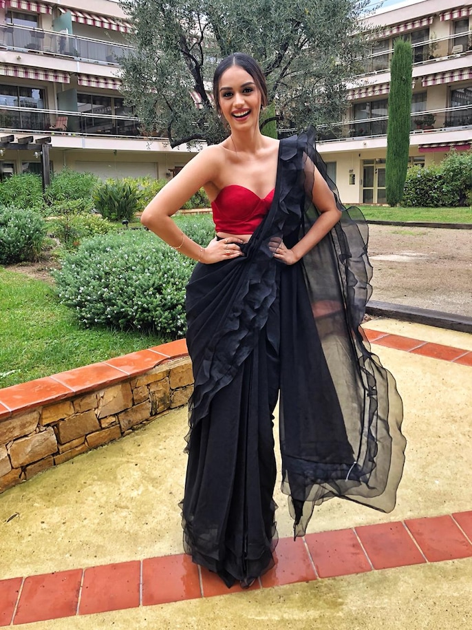 Manushi Chhillar lights up Dussehra 2018 in sexy black saree with