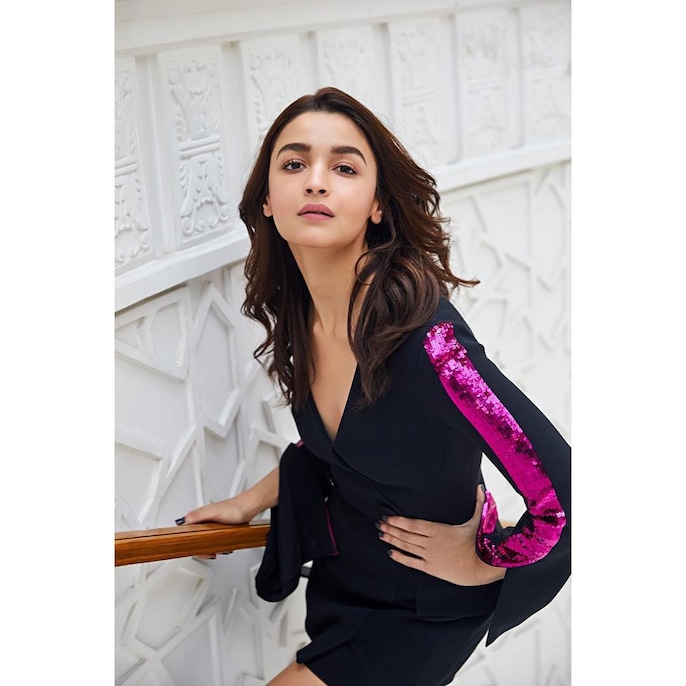 alia bhatt short dress Not just in pastel tones, but Alia Bhatt loves wearing mini dresses in every colour and pattern. Take a look!