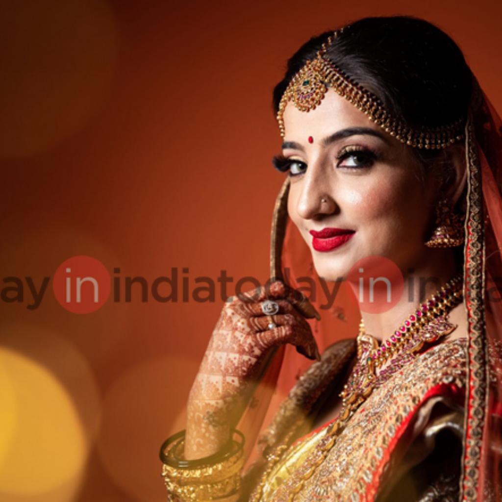 Lovey Sasan gets married to Koushik Krishnamurthy again in South Indian ceremony. Unseen pics